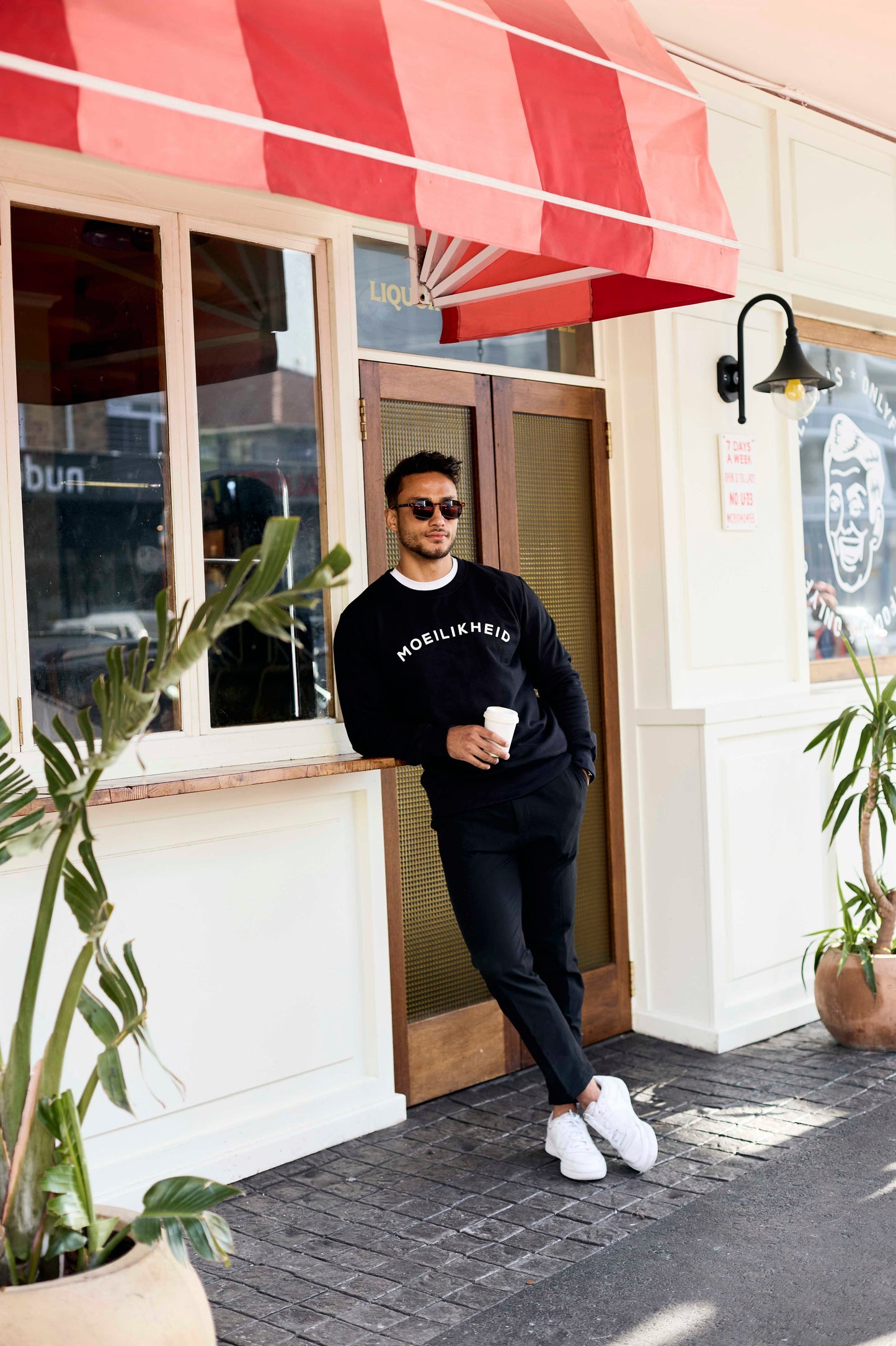 MOEILIKHEID CREWNECK