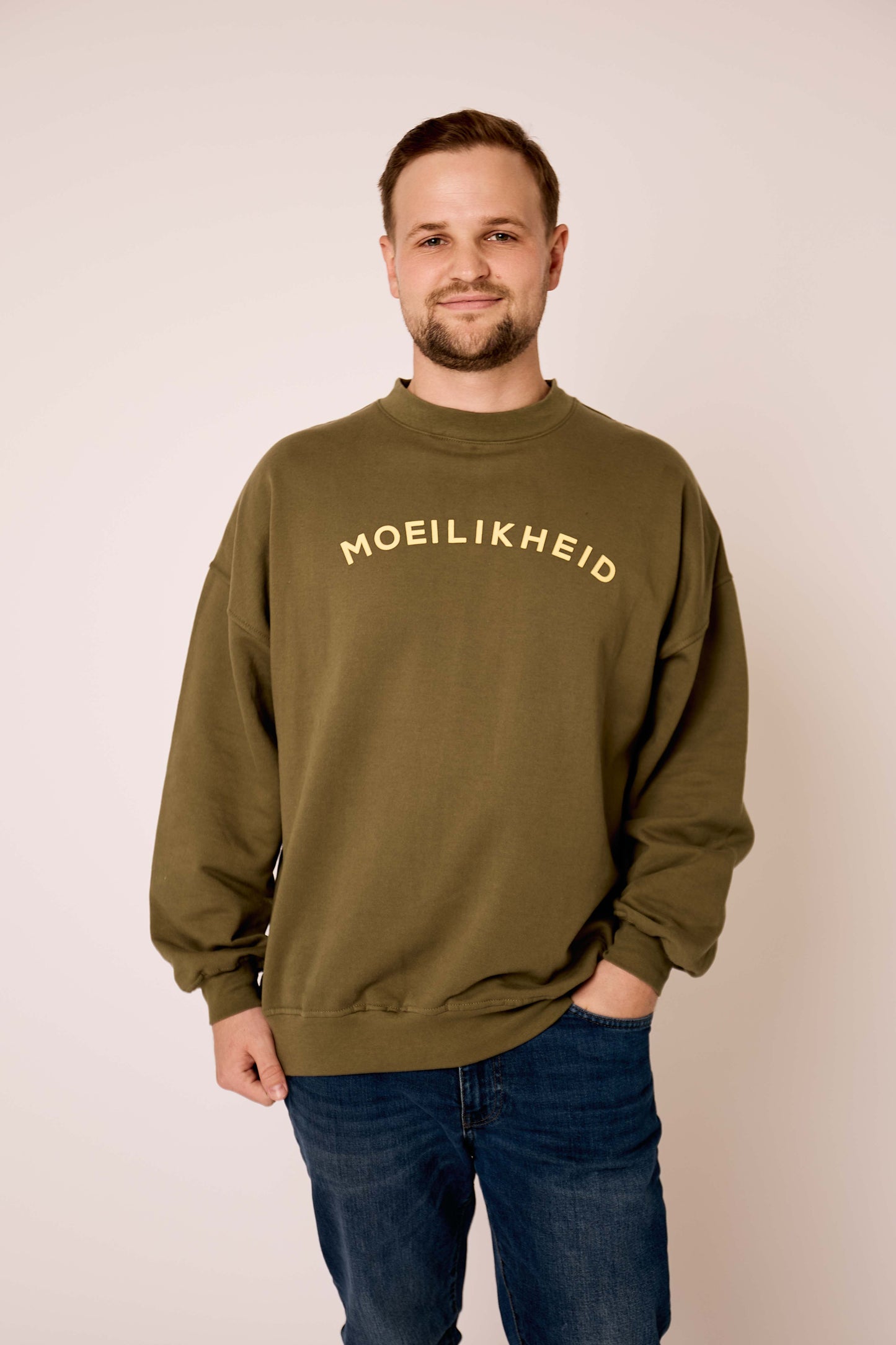 MOEILIKHEID CREWNECK - OLIVE