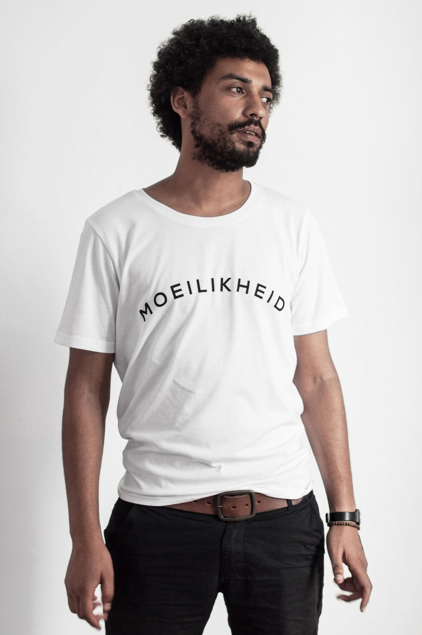 MOEILIKHEID TEE